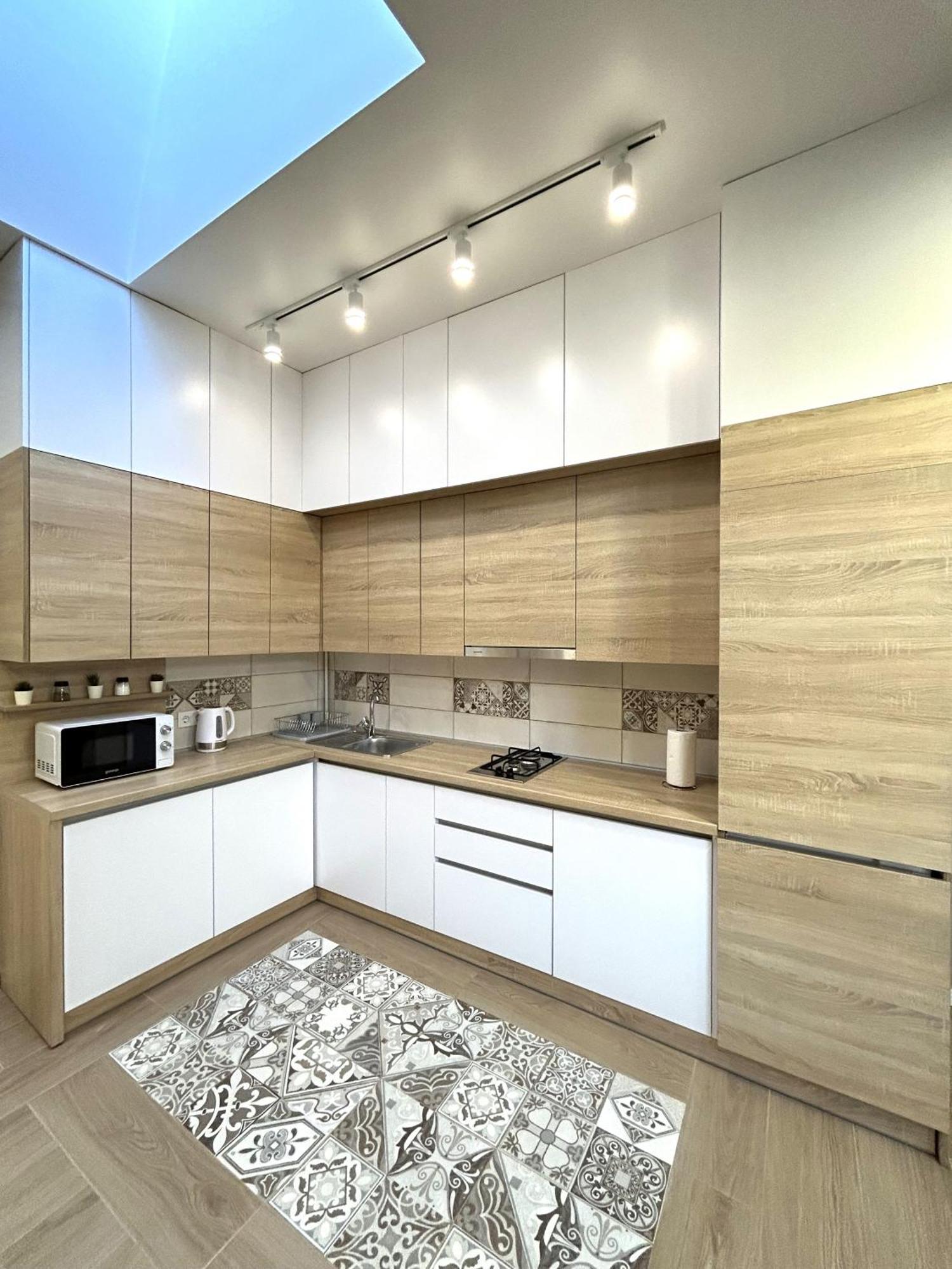 Modern Apartment In The City Center 利沃夫 外观 照片