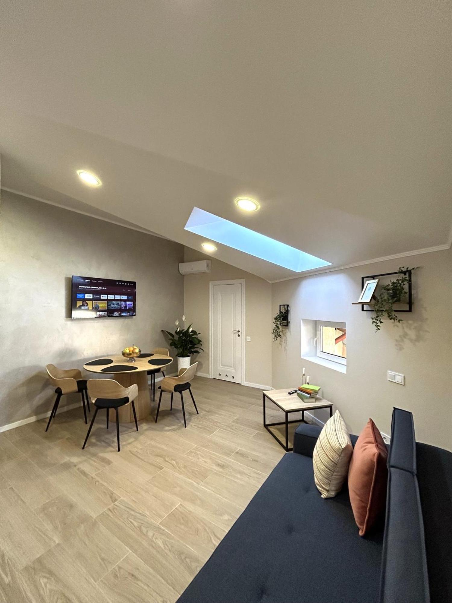 Modern Apartment In The City Center 利沃夫 外观 照片