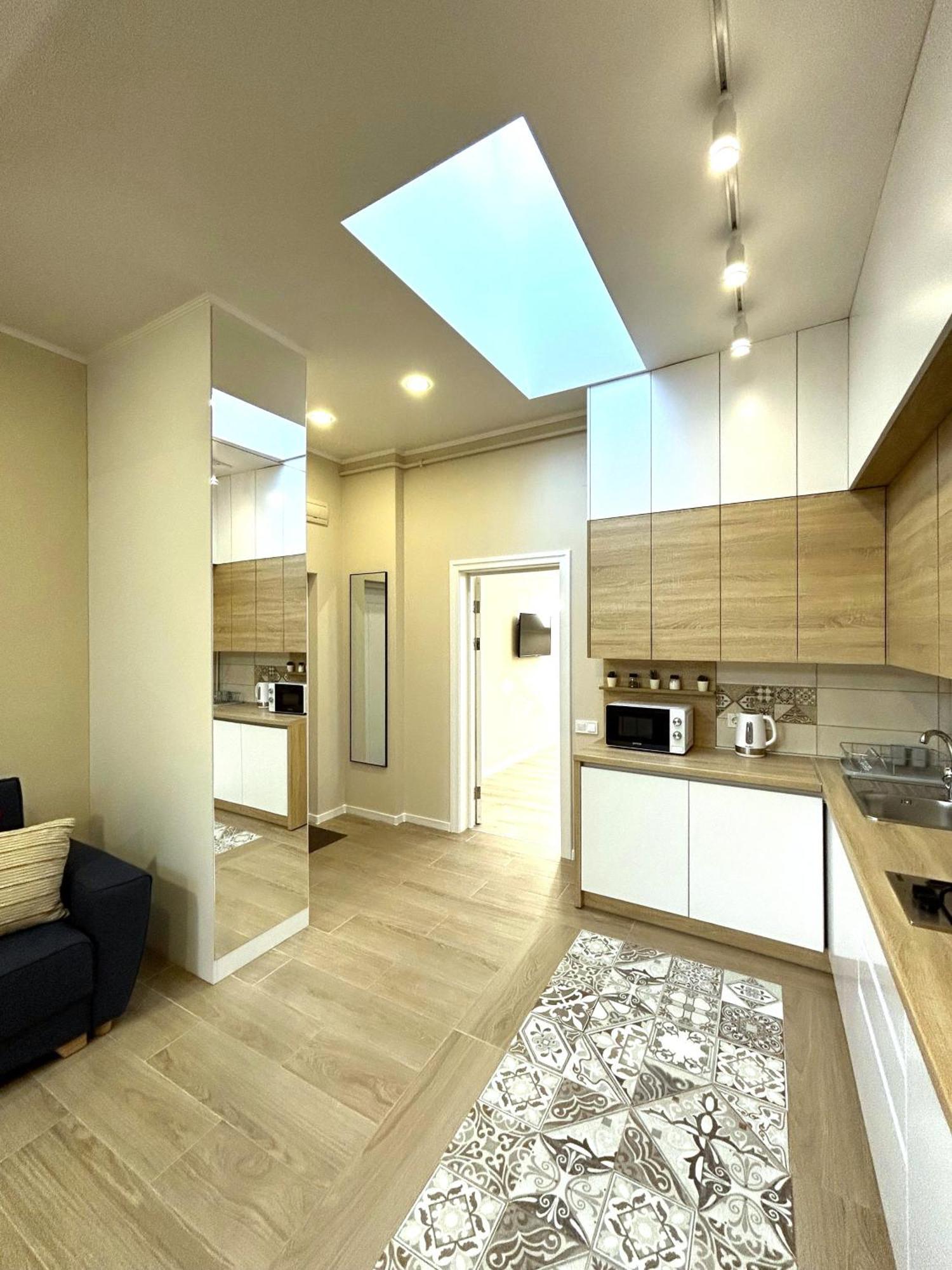 Modern Apartment In The City Center 利沃夫 外观 照片